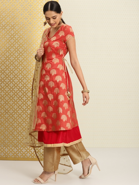House of Pataudi Coral Red & Gold Brocade Layered Kurta With Palazzos & Sequins Dupatta
House of Pataudi Coral Red & Gold Brocade Layered Kurta With Palazzos & Sequins Dupatta
