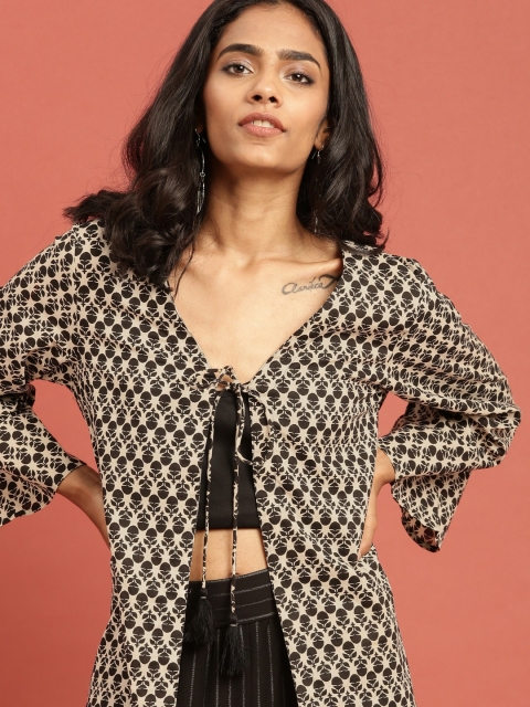 Taavi Women Beige & Black Bagru Hand Block Print Tie-Up Sustainable Shrug with Tassel Detailing
Taavi Women Beige & Black Bagru Hand Block Print Tie-Up Sustainable Shrug with Tassel Detailing