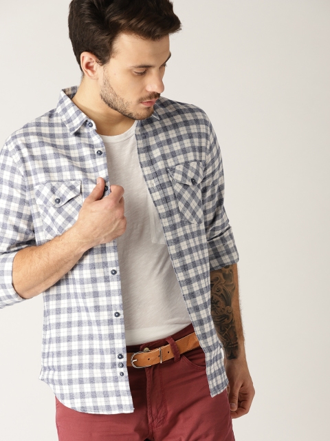 United Colors of Benetton Men White & Navy Blue Slim Fit Checked Casual Shirt