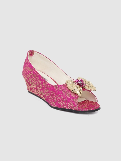 DChica Girls Fuchsia & Gold-Toned Ethnic Motif Woven Design Peep Toes with Bow Detail
DChica Girls Fuchsia & Gold-Toned Ethnic Motif Woven Design Peep Toes with Bow Detail