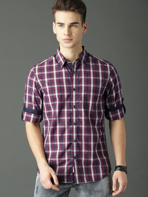 Roadster Men Maroon & Navy Blue Checked Casual Shirt