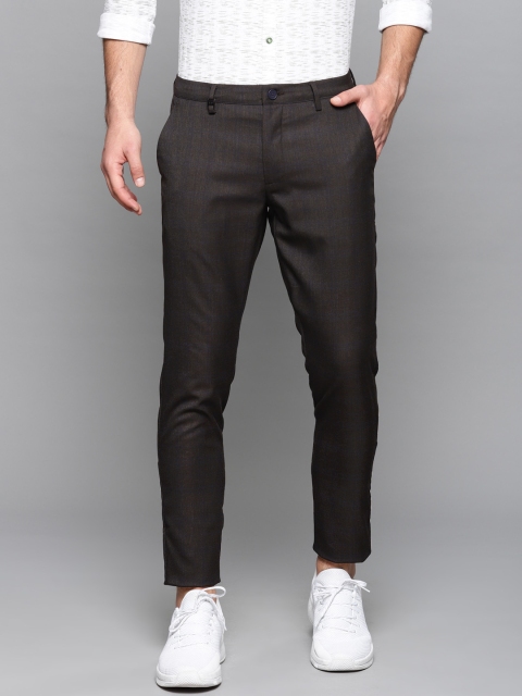 Louis Philippe Sport Men Brown & Navy Blue Comfort Tapered Fit Striped Regular Trousers
Louis Philippe Sport Men Brown & Navy Blue Comfort Tapered Fit Striped Regular Trousers