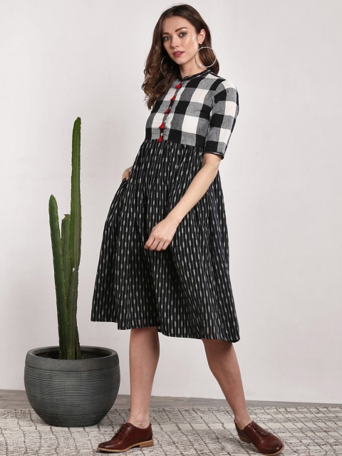 Sangria Women Black & White Printed A-line Dress