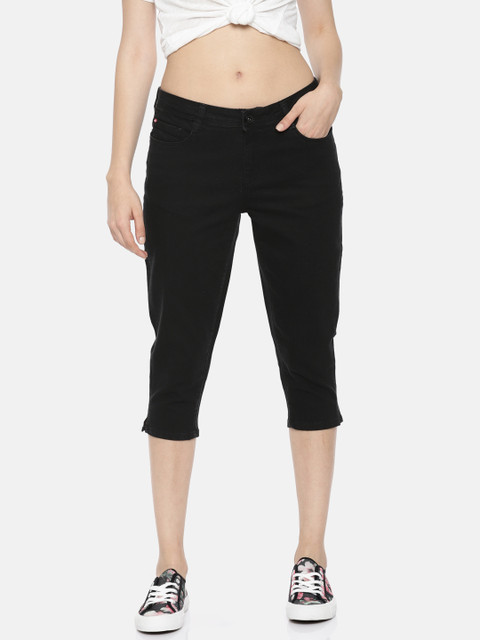 Lee Cooper Women Black Straight Fit Low-Rise Clean Look Stretchable Capri Jeans 
Lee Cooper Women Black Straight Fit Low-Rise Clean Look Stretchable Capri Jeans