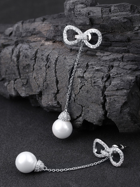 Carlton London Silver-Toned & Off-White Rhodium-Plated CZ-Studded Drop Earrings
Carlton London Silver-Toned & Off-White Rhodium-Plated CZ-Studded Drop Earrings