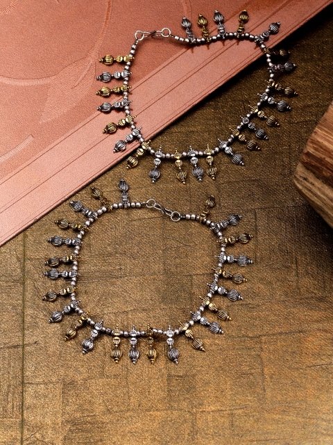 Priyaasi Set of 2 Antique Gold-Toned & Oxidised German Silver Anklets with Silver Plating
Priyaasi Set of 2 Antique Gold-Toned & Oxidised German Silver Anklets with Silver Plating