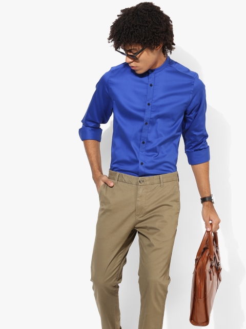 Blue Solid Slim Fit Casual Shirt