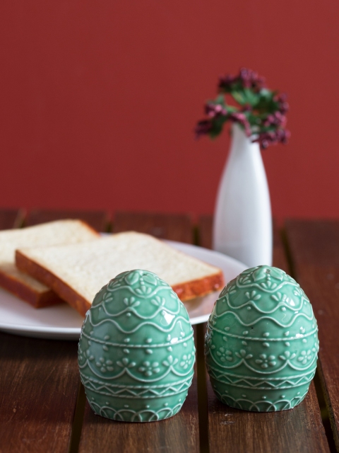 Chumbak Easter Eggs Salt & Pepper Cellar, Turquoise blue