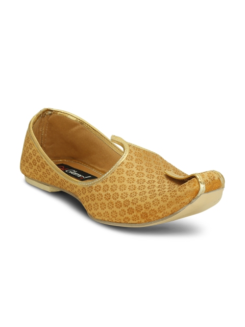 Get Glamr Men Gold-Toned Mojaris