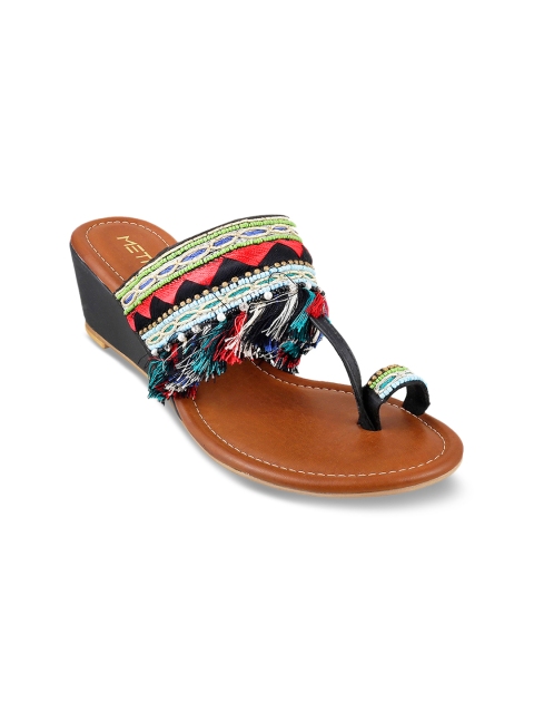 Metro Women Black Solid Sandals