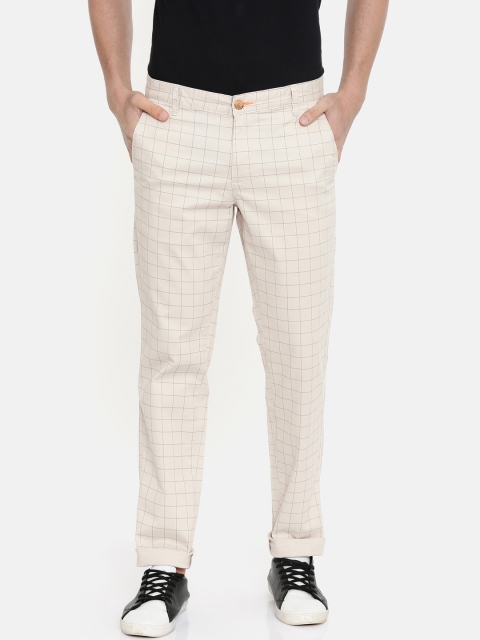 IMYOUNG Men Beige Slim Fit Checked Chinos