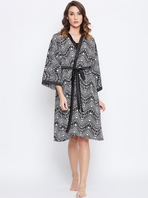The Kaftan Company White & Black Printed Nightdress