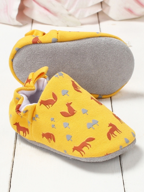 Walktrendy Infants Yellow Printed Booties