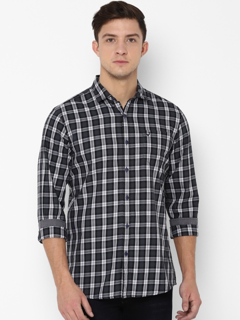 Solly Jeans Co. Men Black & White Regular Fit Checked Casual Shirt