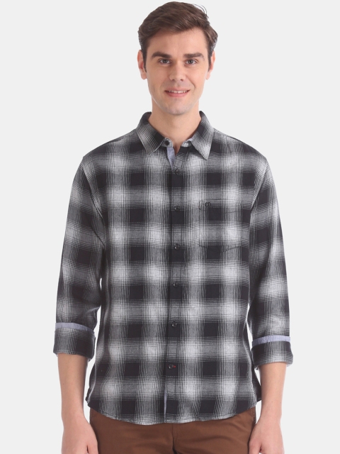 Ruggers Men Black & White Slim Fit Checked Casual Shirt