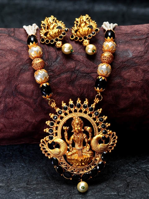 ANIKAS CREATION Gold-Plated & Black Stone-Studded Beaded Maa Laxmi Temple Jewellery Set
ANIKAS CREATION Gold-Plated & Black Stone-Studded Beaded Maa Laxmi Temple Jewellery Set