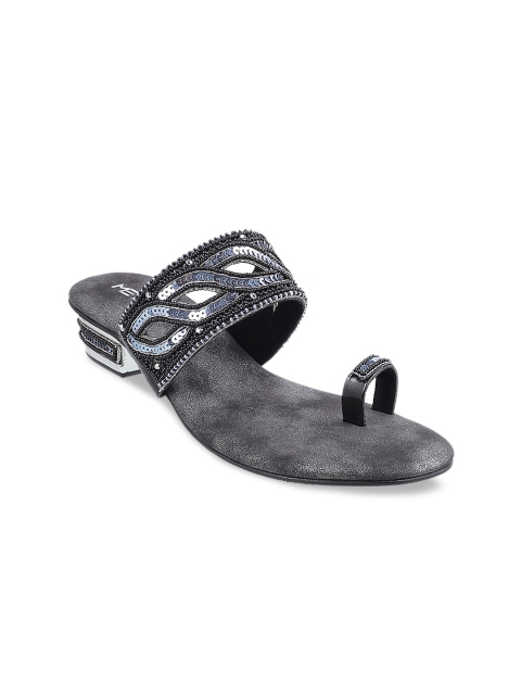 Metro Women Black Woven Design Sandals