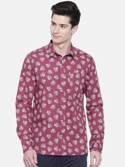 Breakbounce Men Red & Off-White Slim Fit Printed Casual Shirt