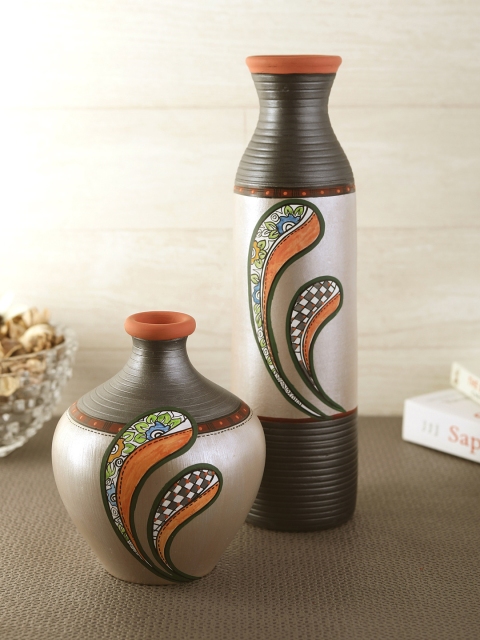 VarEesha Set of 2 Grey & Silver-Toned Handcrafted Spring Flowers Terracotta Vases