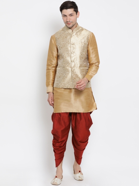 VASTRAMAY Men Gold-Toned & Maroon Self Design Cotton Silk Kurta with Dhoti Pants & Jacket
VASTRAMAY Men Gold-Toned & Maroon Self Design Cotton Silk Kurta with Dhoti Pants & Jacket