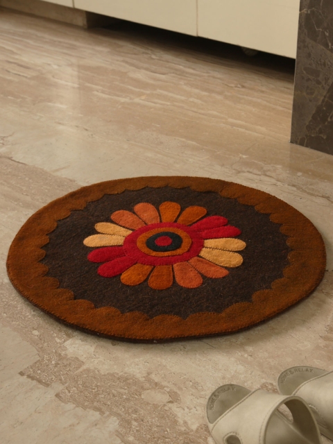 ExclusiveLane Multicoloured Appliqued Hand-felted Circular Doormat, Multi