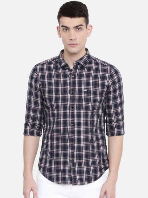 IMYOUNG Men Navy Blue & White Slim Fit Checked Casual Shirt