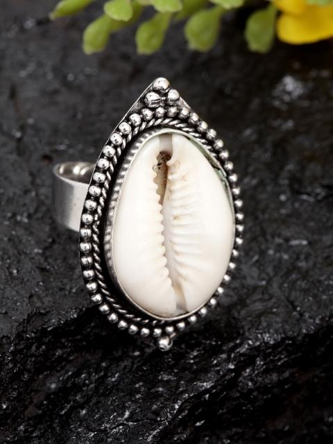 Moedbuille Women Oxidised Silver-Plated & Off-White Sea-Shell Encrusted Handcrafted Adjustable Finger Ring
Moedbuille Women Oxidised Silver-Plated & Off-White Sea-Shell Encrusted Handcrafted Adjustable Finger Ring
