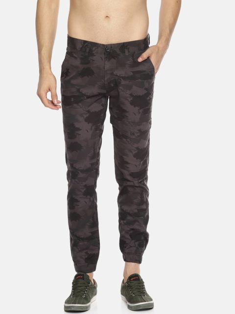 IVOC Men Grey Slim Fit Lightweight Printed Joggers