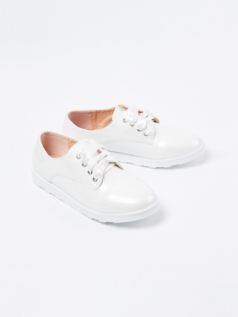 Fame Forever by Lifestyle Girls White Solid Sneakers