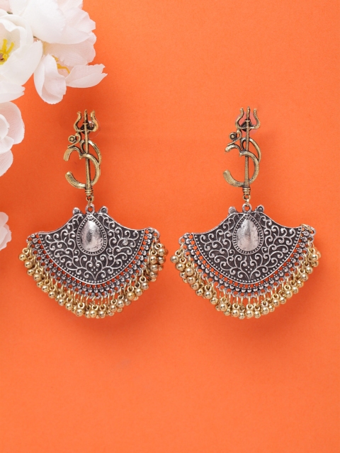 Moedbuille Gold-Plated & Silver-Toned Handcrafted Oxidised Contemporary Drop Earrings
Moedbuille Gold-Plated & Silver-Toned Handcrafted Oxidised Contemporary Drop Earrings
