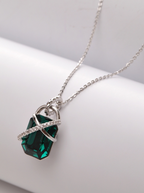 AVANT-GARDE PARIS Women Rhodium Plated Green Swarovski Heart Arc Pendant with Chain, Silver
AVANT-GARDE PARIS Women Rhodium Plated Green Swarovski Heart Arc Pendant with Chain, Silver