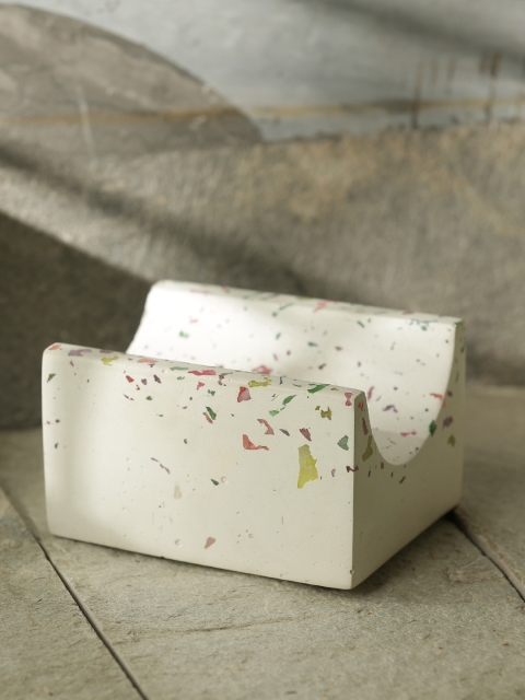 ExclusiveLane Off-White & Green Textured Handcrafted Curved Cuboid Wine Bottle Holder
ExclusiveLane Off-White & Green Textured Handcrafted Curved Cuboid Wine Bottle Holder