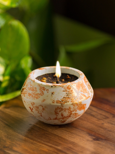 ExclusiveLane The Copper-Poem Scented Soy Wax Candle In Copper Foil & Concrete, White
ExclusiveLane The Copper-Poem Scented Soy Wax Candle In Copper Foil & Concrete, White
