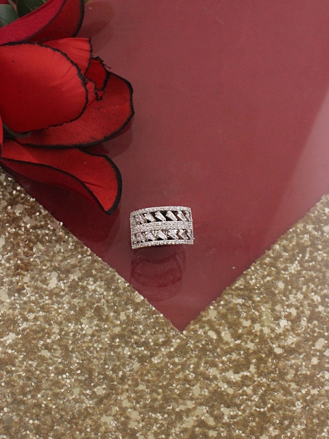 Sia Art Jewellery Women Silver-Toned CZ-Studded Finger Ring