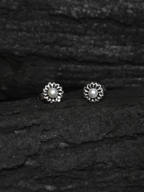 Silverholic Silver-Toned & Off-White Sterling Silver Handcrafted Floral Studs