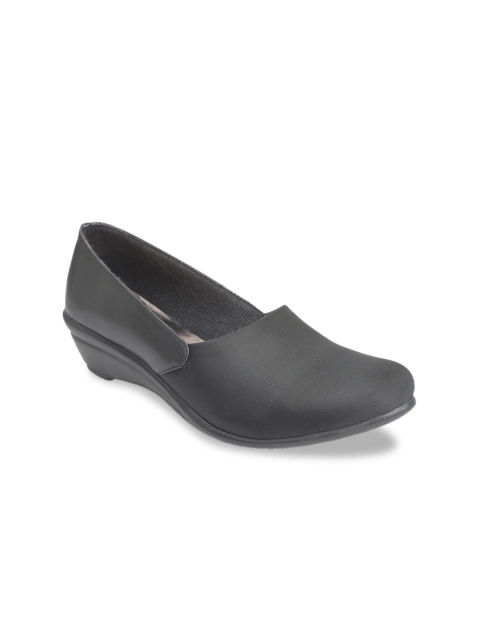 VALIOSAA Women Black Solid Pumps