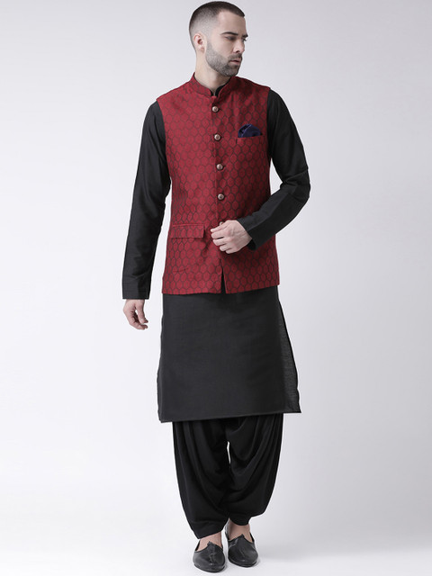 KISAH Men Maroon & Black Self Design Kurta with Patiala
KISAH Men Maroon & Black Self Design Kurta with Patiala