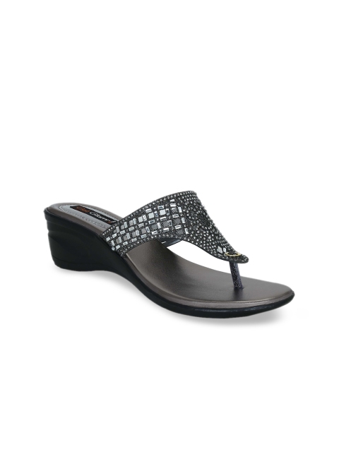 Get Glamr Women Grey Solid Heels