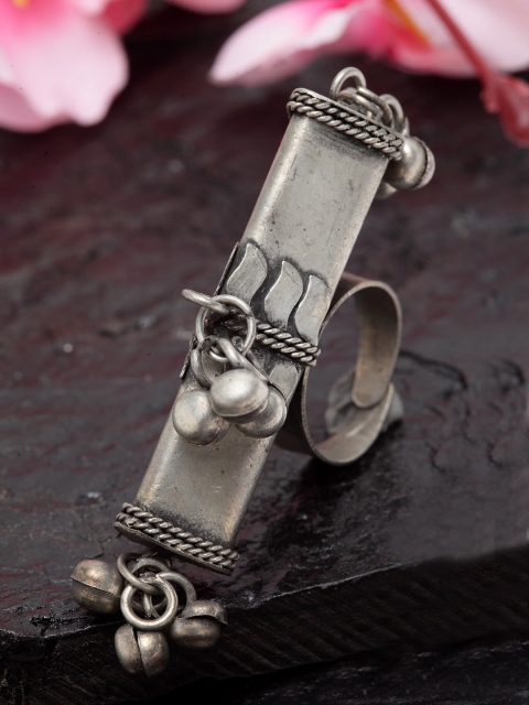 Moedbuille Oxidised Silver-Plated Ghungroo Studded Handcrafted Tribal Adjustable Finger Ring, Metallic
Moedbuille Oxidised Silver-Plated Ghungroo Studded Handcrafted Tribal Adjustable Finger Ring, Metallic