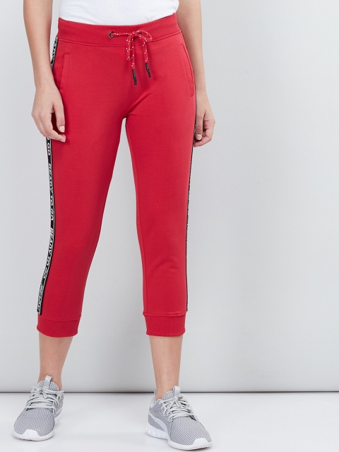max Women Red Solid Slim Fit Capris