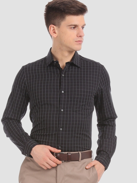 Arrow Men Black & White Skinny Fit Checked Formal Shirt
