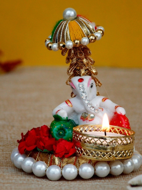 eCraftIndia Red & White Lord Ganesha Idol On Decorative Handcrafted Floral Plate Showpiece, Gold
eCraftIndia Red & White Lord Ganesha Idol On Decorative Handcrafted Floral Plate Showpiece, Gold