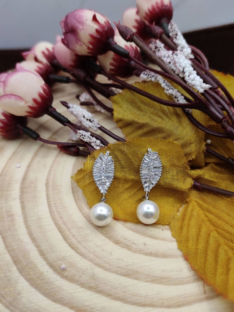 Sia Art Jewellery White & Silver-Toned Contemporary Drop Earrings