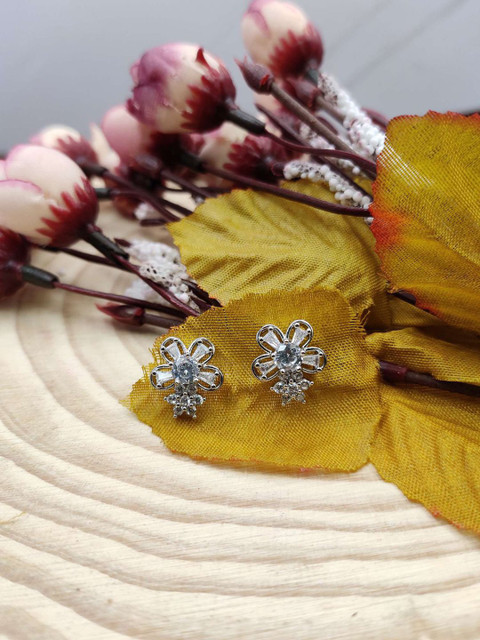 Sia Art Jewellery White Contemporary Studs
Sia Art Jewellery White Contemporary Studs