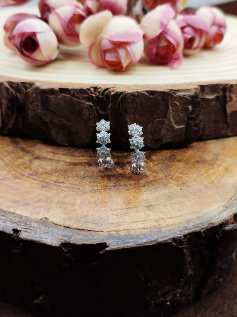 Sia Art Jewellery White Classic Drop Earrings
