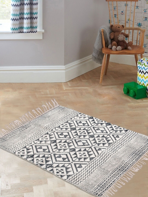 Tistabene White & Black Monochrome Kilim Pattern Fringed Dhurrie