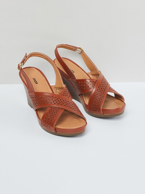 max Women Tan Solid Sandals