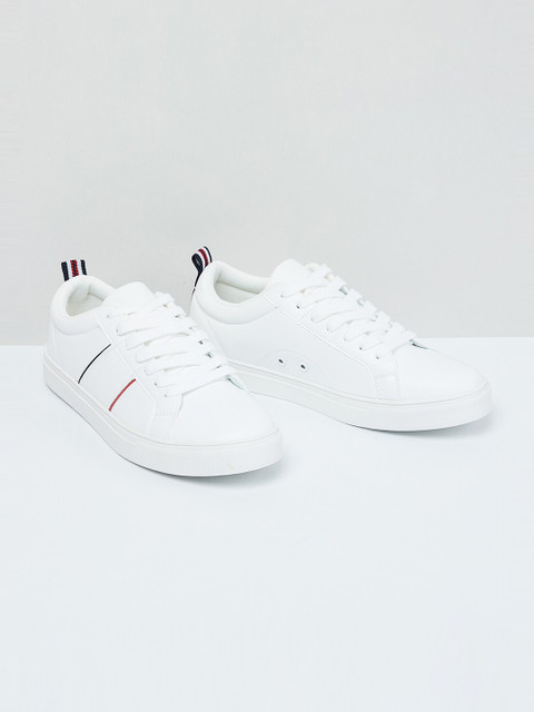 max Men White Sneakers
max Men White Sneakers