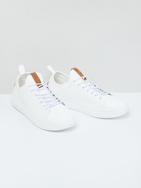 max Men White Solid Sneakers