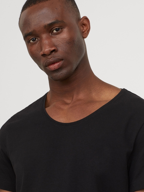 H&M Men Black Solid Low-Necked Slim Fit T-shirt